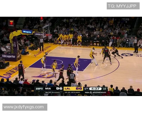 NBA湖人对决热火总决赛第三场直播精彩回顾与分析